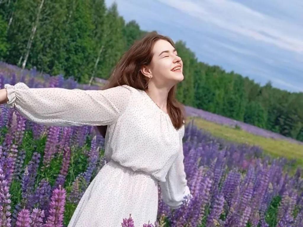 Try LoisCleverley, she wants to masturbate for you LoisCleverley from LiveJasmin