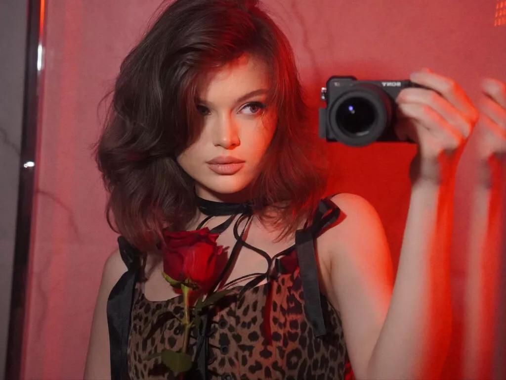 LunaBruna from LiveJasmin