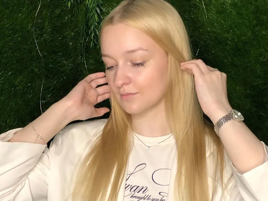 Explore MadalineStehlik, she wants to masturbate for you MadalineStehlik from LiveJasmin