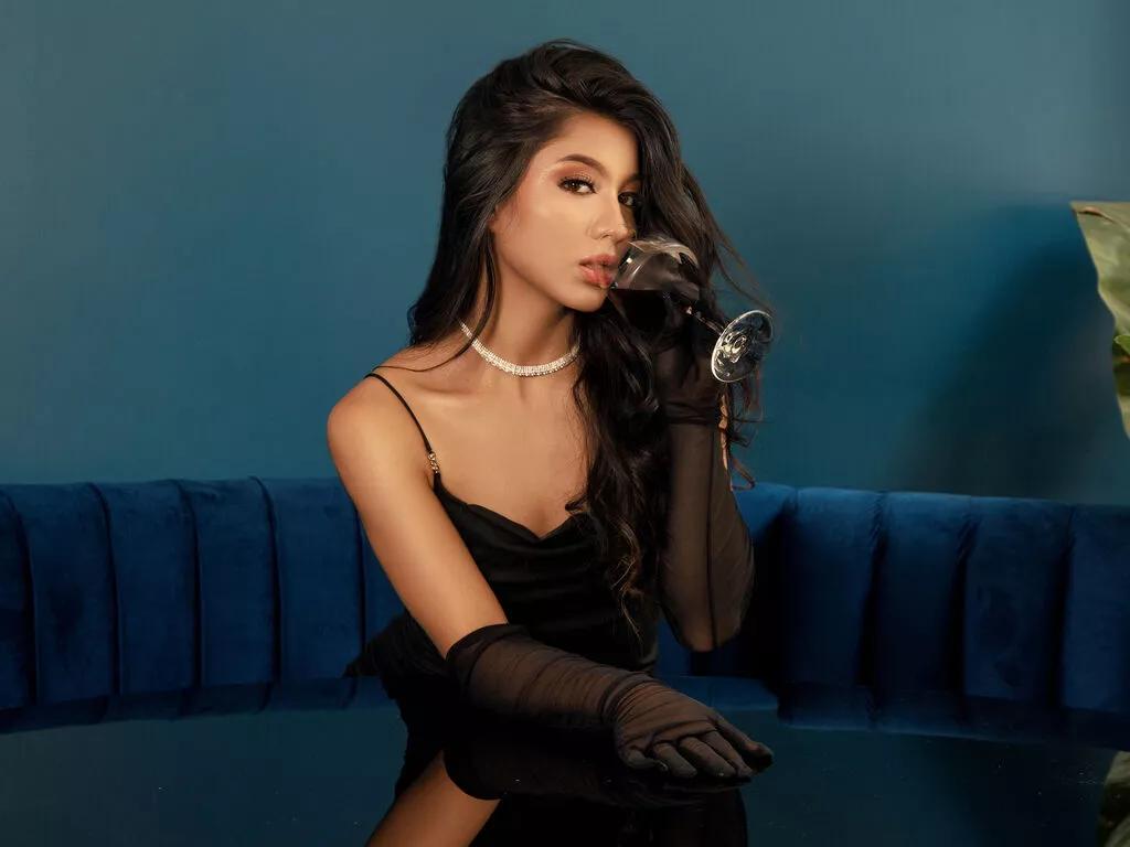 Masturbate to sweet model MaddieBennett MaddieBennett from LiveJasmin