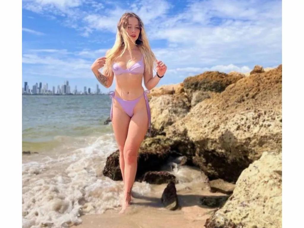 Try sweet camwhore MaraSorian MaraSorian from LiveJasmin