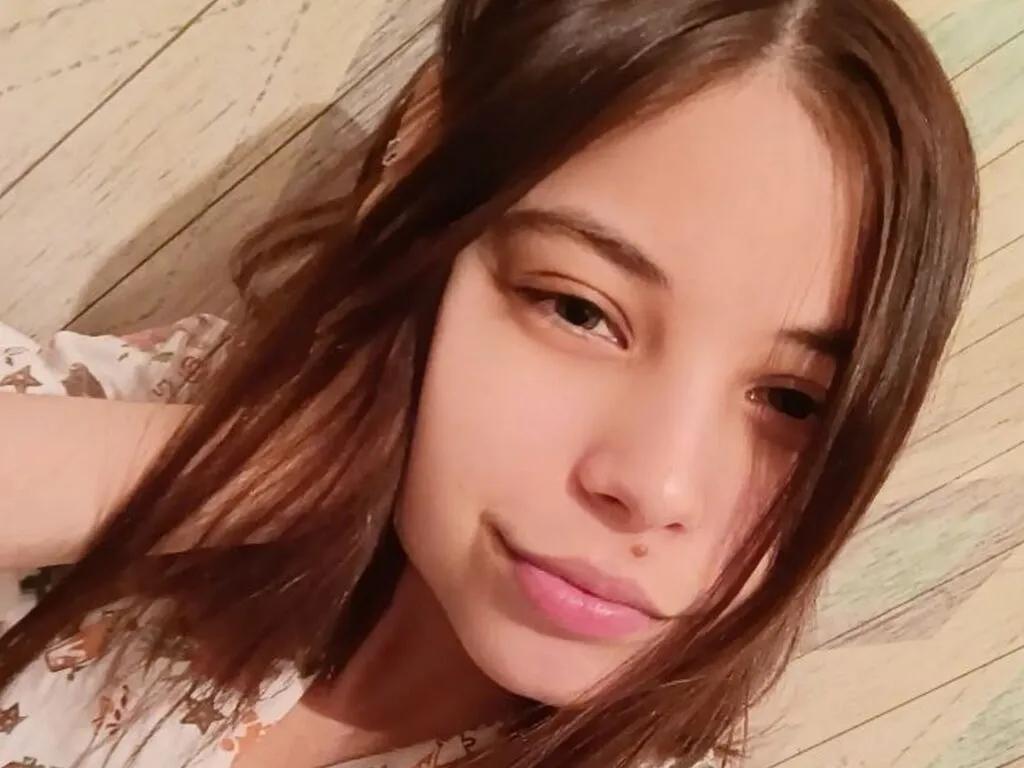 Explore 19 years old RowenaEllender from LiveJasmin RowenaEllender from LiveJasmin