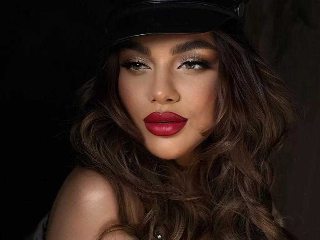 Watch sexy slut TaisaHepburn TaisaHepburn from LiveJasmin