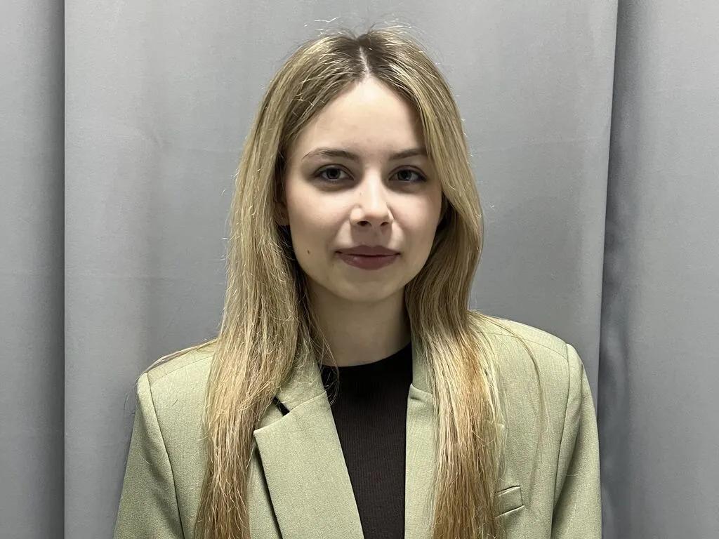 Try LiveJasmin's TerrySimp TerrySimp from LiveJasmin