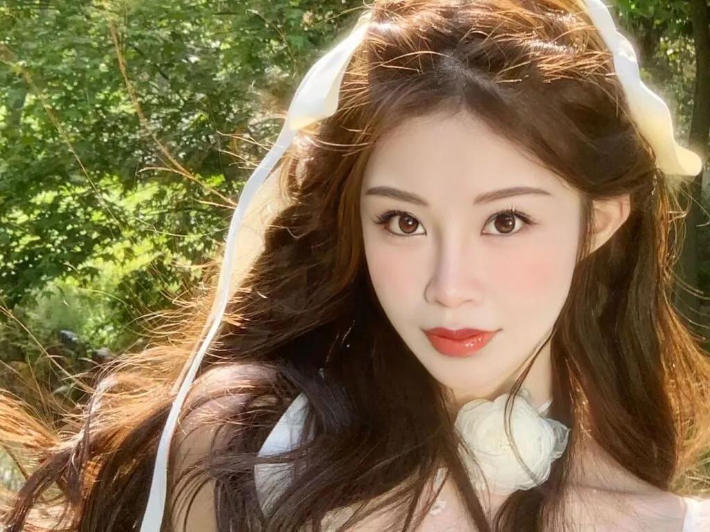 XiaoJuan from LiveJasmin