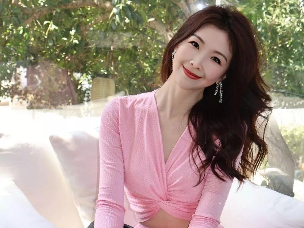 Discover Xiaoping, she wants to masturbate for you xiaoping from LiveJasmin