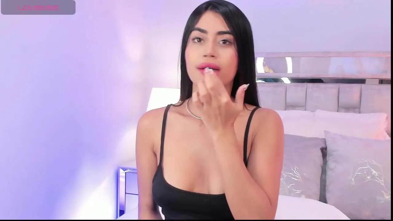 Masturbate to sweet model CarolineWilliams CarolineWilliams from Streamray