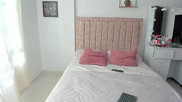 Slutty EmiilyEvans_ from StripChat EmiilyEvans_ from StripChat