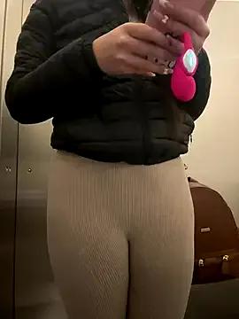 Explore StripChat's Isabella21_ Isabella21_ from StripChat