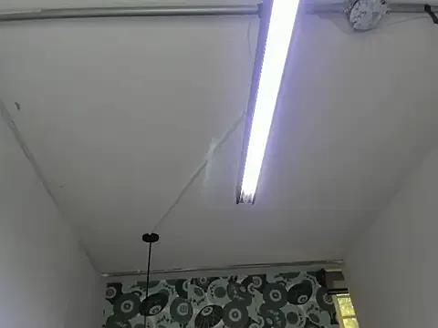 Issa_Milf__ from StripChat