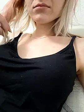 JuliBant666 from StripChat