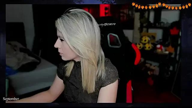 Watch Lisaonthemoon, she wants to masturbate for you Lisaonthemoon from StripChat