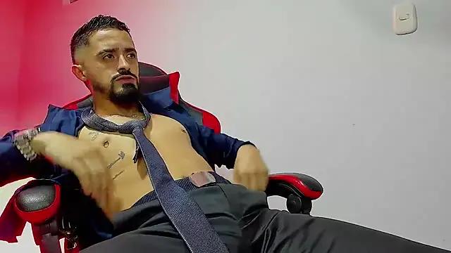 Sweet Maximus_Sr_ wants you to fuck his body now Maximus_Sr_ from StripChat