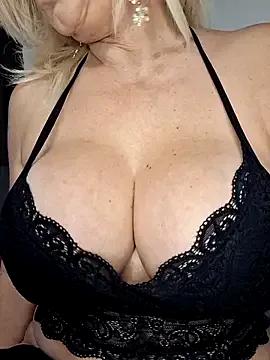 Masturbate to Milfevapeccato, she wants to masturbate for you milfevapeccato from StripChat