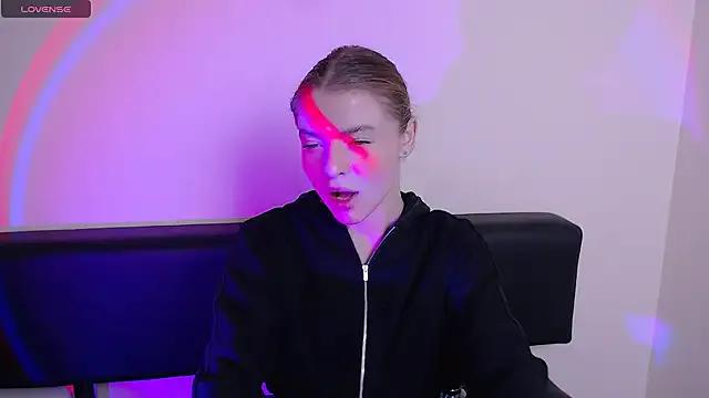 MissOliviaa_ from StripChat