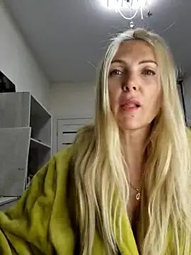 Sexy Monna wants you to fuck her body now Monna from StripChat