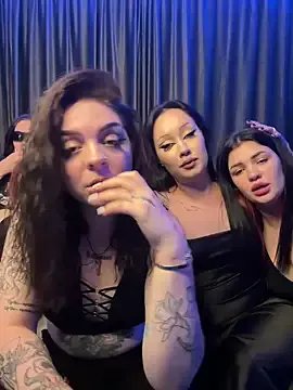 RollingGirls on StripChat