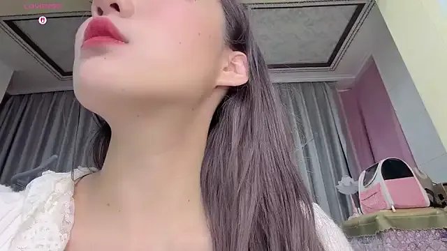 Yaya--728 on StripChat